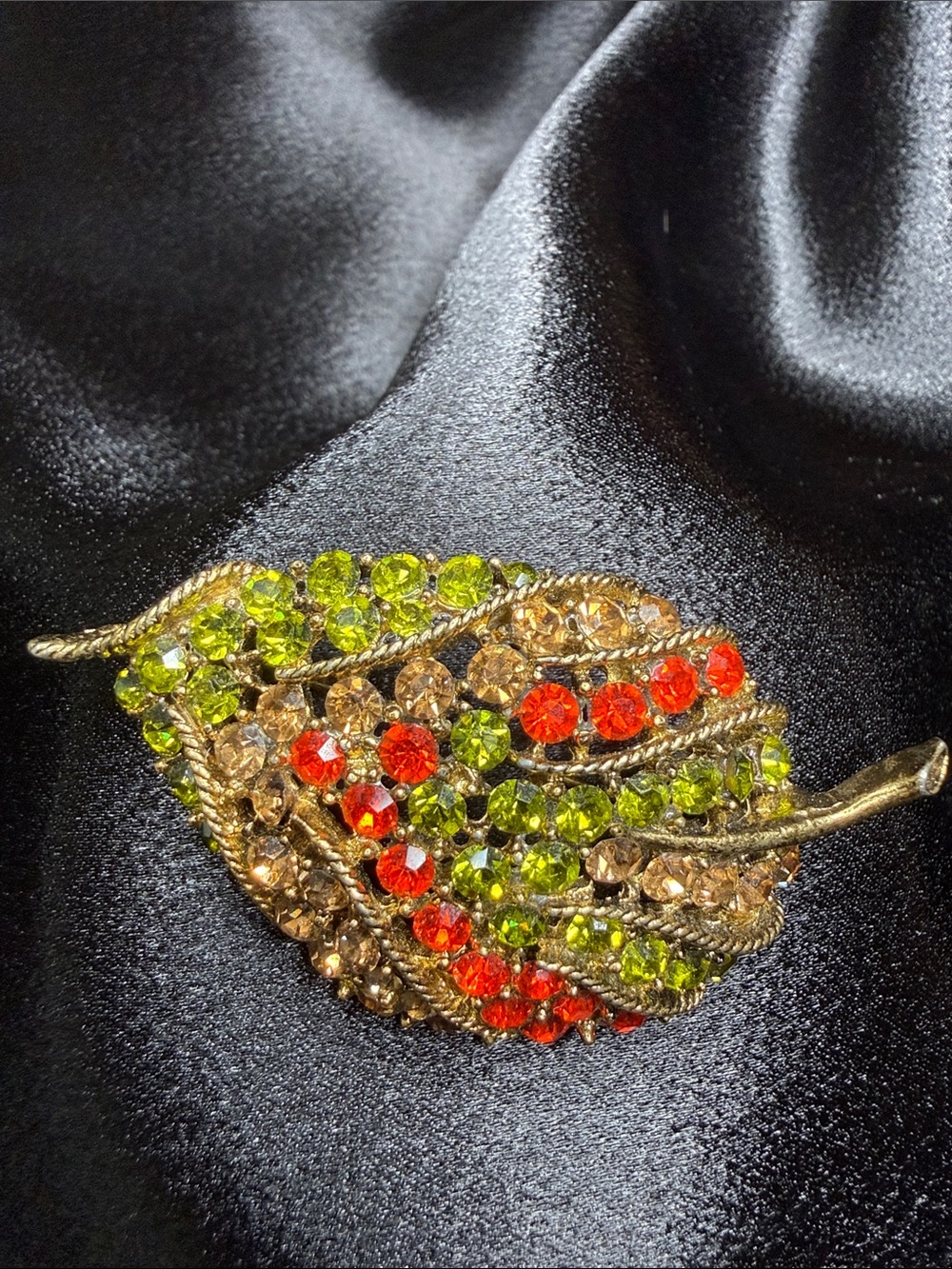 Vintage- Multicolor Crystal Leaf Brooch - Gold Tone